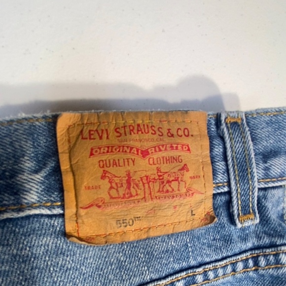 Levi’s 550 Relaxed High Rise Tapered Leg Mom Jeans Light Wash Size 16 Vintage - Picture 4 of 16